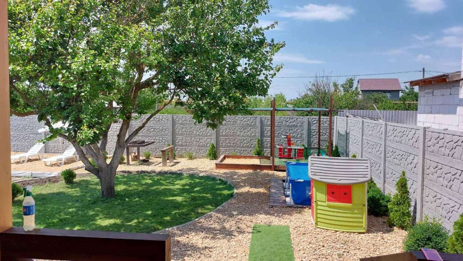 новый дом целиком 800м от моря за городом в тихом уютном месте Apartment Chornomorsk